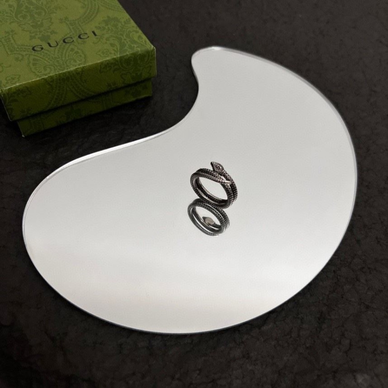 G*u*i rings